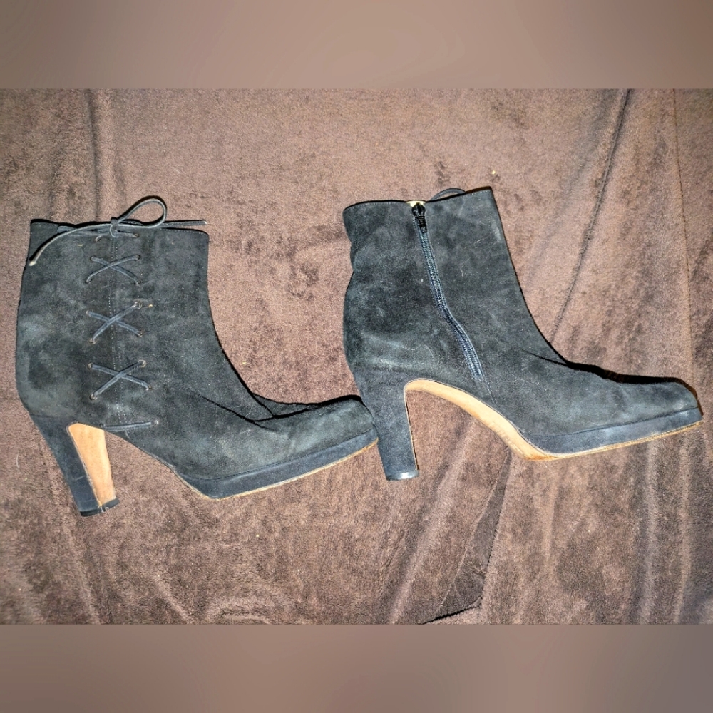 Suede boots